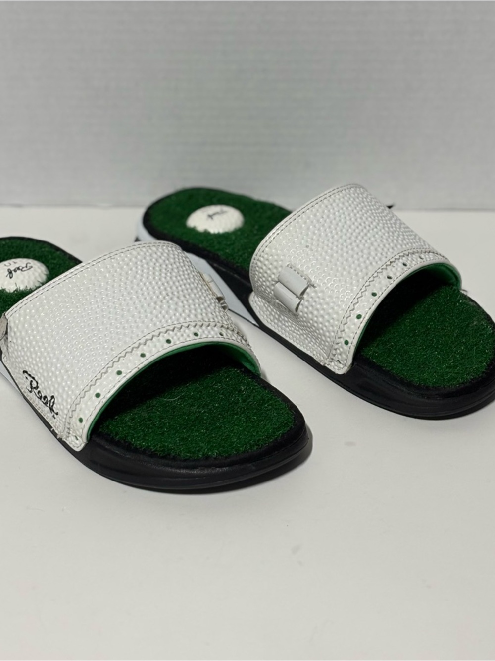 Reef Mens 10 White Slide Sandals with Green Footbed